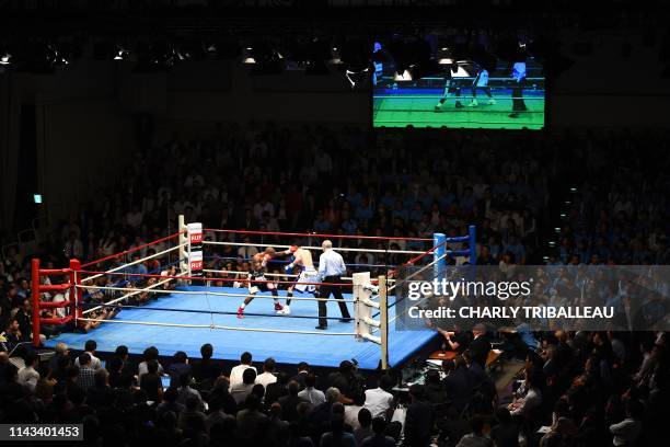 Moruti Mthalane of South Africa fights against Masayuki Kuroda of Japan during their IBF flyweight title bout in Korakuen Hall in Tokyo on May 13,...