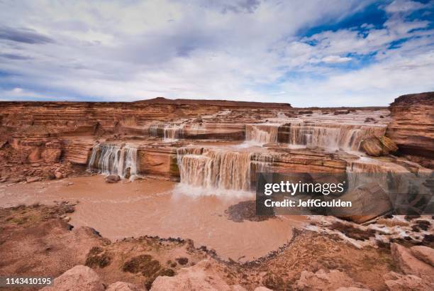 quedas grandes no rio pequeno de colorado - flagstaff arizona - fotografias e filmes do acervo