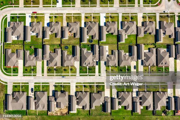 cookie cutter homes from above - houston house stock pictures, royalty-free photos & images