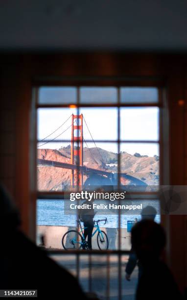 looking through a window at golden gate bridge in san francisco. - golden gate park stockfoto's en -beelden