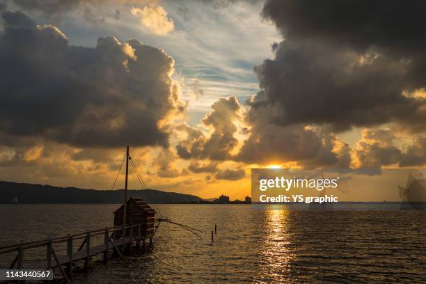 lakeside at sunset - tottori prefecture stock pictures, royalty-free photos & images