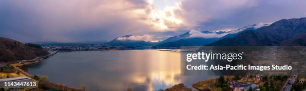 aerial view of fuji mountain and kawaguchiko lake in morning, japan - fujikawaguchiko stock pictures, royalty-free photos & images