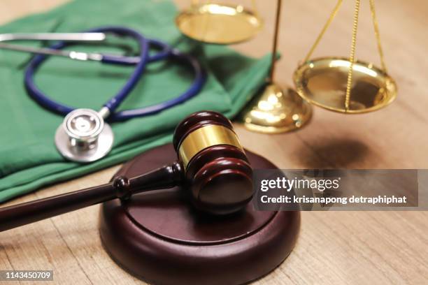 medical law concept,medical law - medical malpractice photos et images de collection