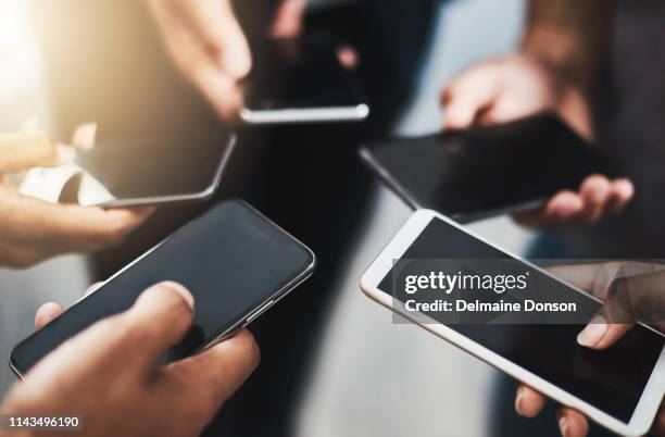 we groeien sneller als we verbonden zijn - bring your own device stockfoto's en -beelden