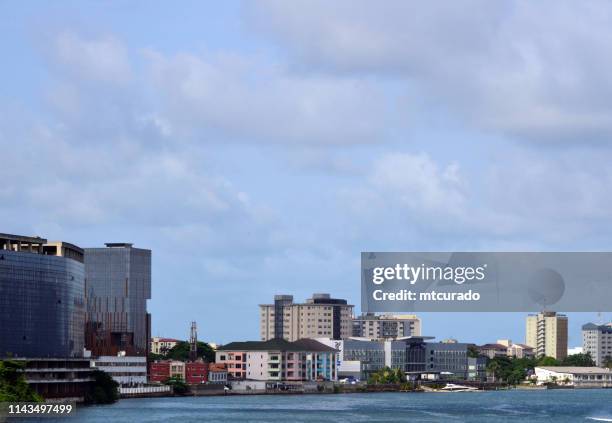五牛溪-維多利亞島海濱從法拉莫橋, 拉各斯, 奈及利亞 - lagos skyline 個照片及圖片檔