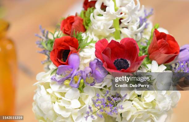 cloie up photo of red anemone flowers with black centers - ranunculus wedding bouquet stock pictures, royalty-free photos & images
