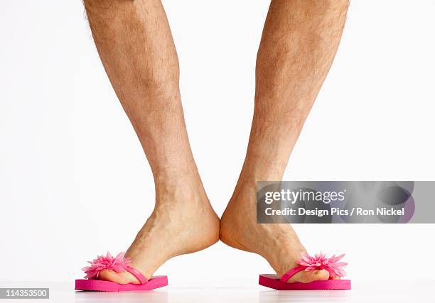 a man wearing small pink flip flops - zu klein stock-fotos und bilder