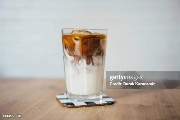 iced coffee - café au lait stock pictures, royalty-free photos & images