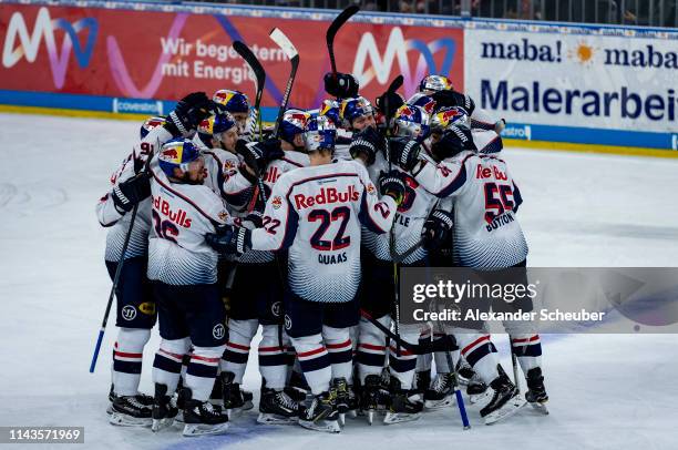 Players of Muenchen celebrate the victory during the first game of the DEL Play-Offs Final between Adler Mannheim and EHC Red Bull Muenchen at SAP...