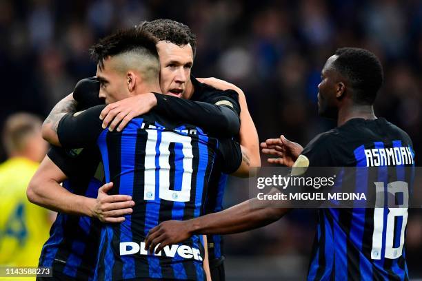 Inter Milan's Croatian midfielder Ivan Perisic is congratulated by teammates Inter Milan's Argentinian forward Lautaro Martinez and Inter's Italian...