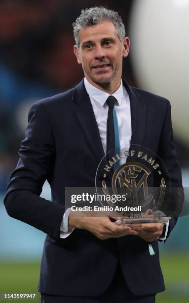 Internazionale former player Francesco Toldo holds the Hall of Fame prize prior to the Serie A match between FC Internazionale and Chievo at Stadio...