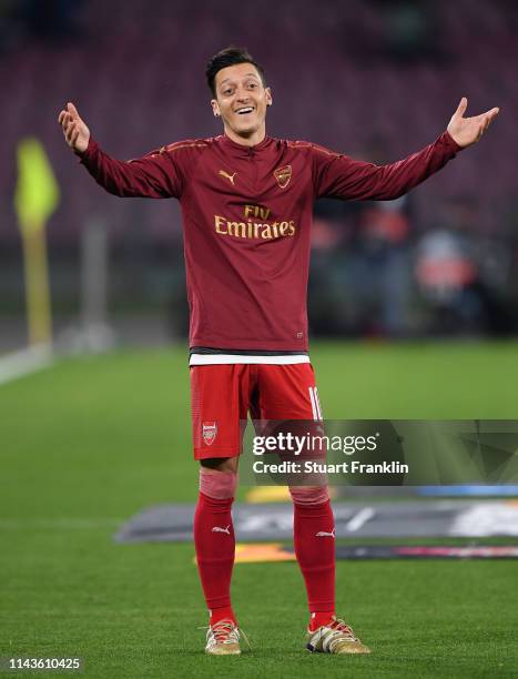 Mesut Özil of Arsenal gestures during warm up prior to the UEFA Europa League Quarter Final Second Leg match between S.S.C. Napoli and Arsenal at...