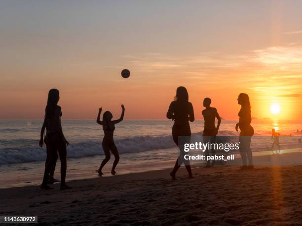 girls playing altinho ball in ipanema beach - ipanema beach imagens e fotografias de stock