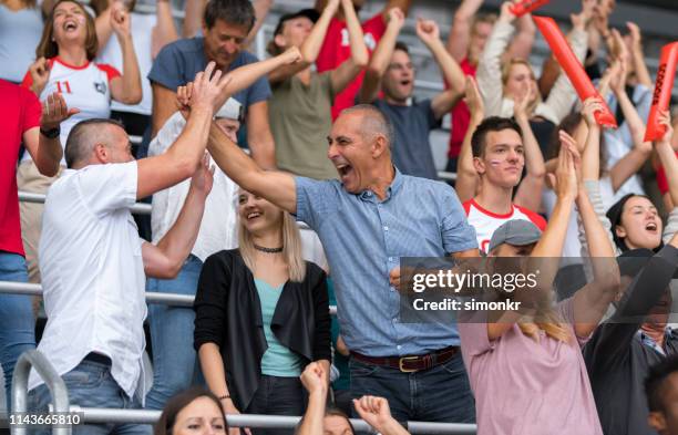 Spectators Cheering Tools Cheering Stick Photos and Premium High Res Pictures - Getty Images