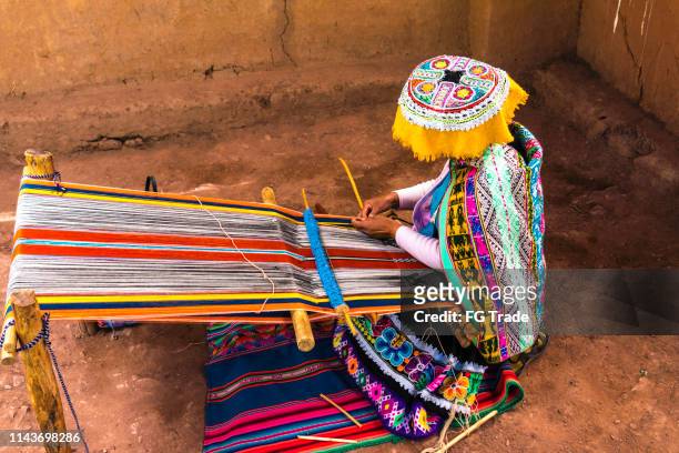 インカの織物アルパカウールの女性 - クスコ市 ストックフォトと画像