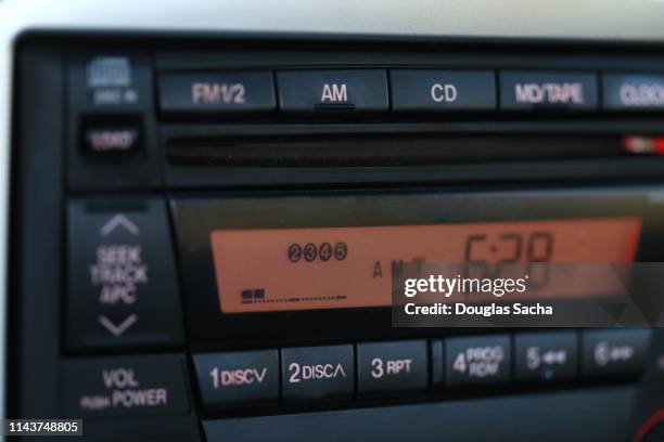 vehicle radio and audio cd player - auto radio stockfoto's en -beelden