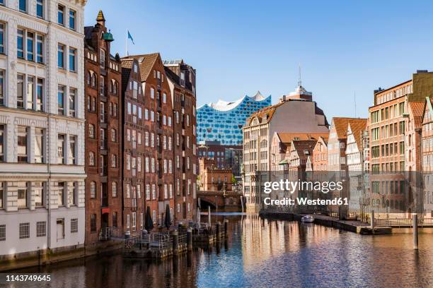 germany, hamburg, old town, town houses at nikolai fleet - vieille ville photos et images de collection