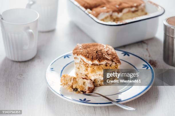 tiramisu with coconut and cashew cream, homemade vegan ladyfingers - coconut biscuits stockfoto's en -beelden