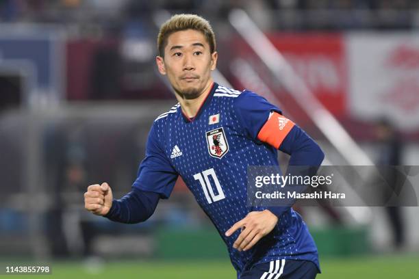 Shinji Kagawa of Japan in action during the international friendly match between Japan and Bolivia at Noevir Stadium Kobe on March 26, 2019 in Kobe,...