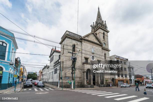 igreja ao lado da praça san sebastian, no centro de manaus - igreja - fotografias e filmes do acervo