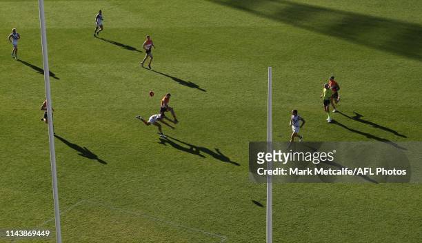 Jeremy Finlayson of the Giants kicks a goal during the round 5 AFL match between GWS and Fremantle at GIANTS Stadium on April 20, 2019 in Sydney,...