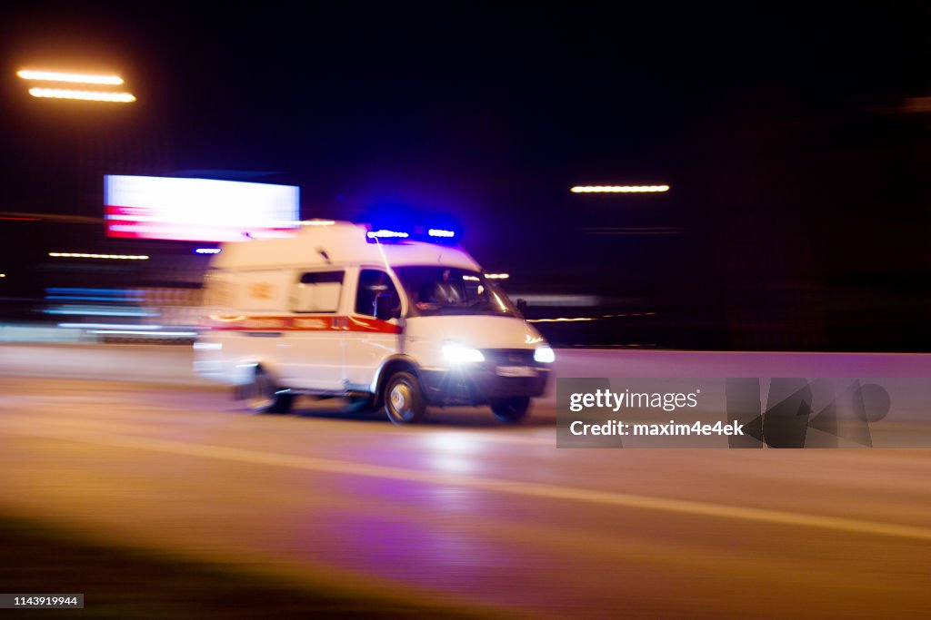 The car rushes on the highway at high speed