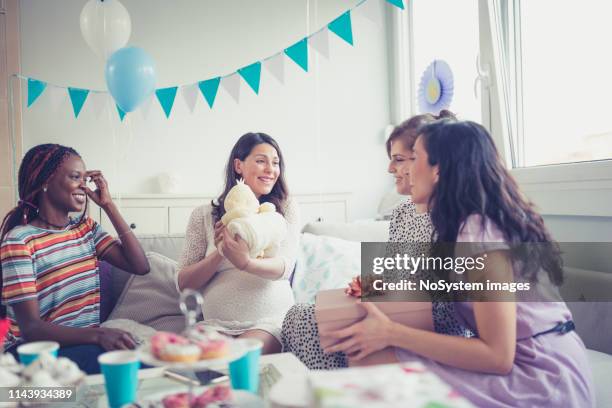 baby shower party - baby shower fotografías e imágenes de stock