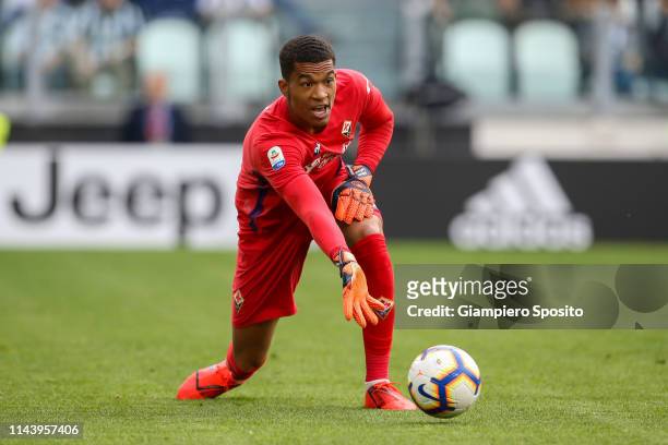 Alban Lafont goalkeeper of ACF Fiorentina controls the ball during the Serie A match between Juventus and ACF Fiorentina on April 20, 2019 in Turin,...