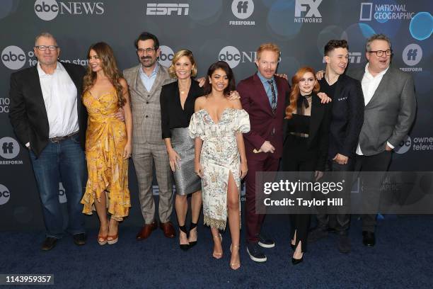 Ed O'Neill, Sofia Vergara, Ty Burrell, Julie Bowen, Sarah Hyland, Jesse Tyler Ferguson, Ariel Winter, Nolan Gould and Eric Stonestreet attend the...