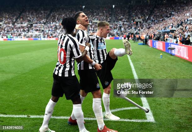 Ayoze Perez of Newcastle United celebrates with teammates after scoring his team's third goal during the Premier League match between Newcastle...