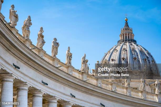 roma-la columnata de san pedro-bernini - vatican fotografías e imágenes de stock
