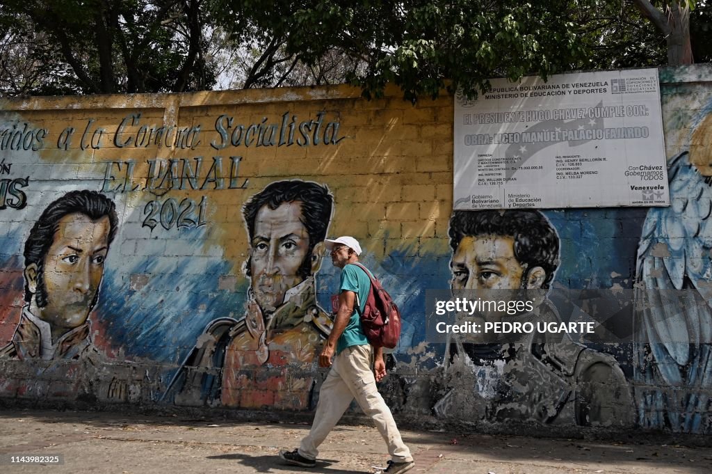 TOPSHOT-VENEZUELA-CRISIS-DAILY LIFE