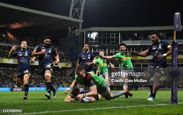 Mike Brown of Harlequins dives over to score his side's first try during the European Challenge Cup Semi Final match between Clermont Auvergne and...