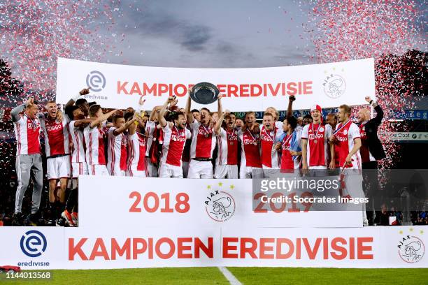 Rasmus Kristensen of Ajax, Joel Veltman of Ajax, Matthijs de Ligt of Ajax, Maximilian Wober of Ajax, Donny van de Beek of Ajax, David Neres of Ajax,...