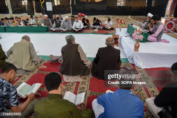 Khatm 40 Khatam Al Quran Stock Photos, High-Res Pictures, and Images - Getty ...