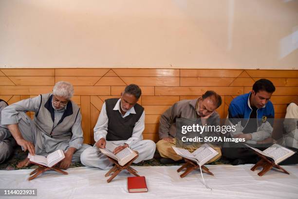 Khatm 40 Khatam Al Quran Stock Photos, High-Res Pictures, and Images - Getty ...