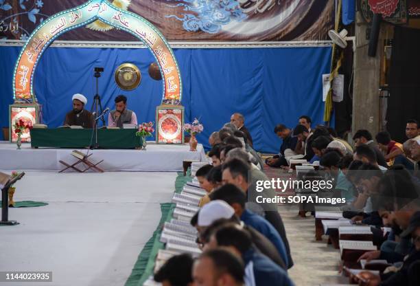 Khatm 40 Khatam Al Quran Stock Photos, High-Res Pictures, and Images - Getty ...
