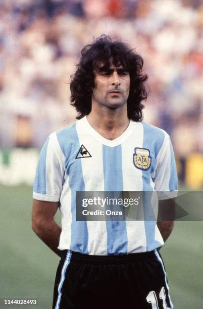 Mario Kempes of Argentina during the match to World Cup 1982 between Argentina and Hungary, on June 18th in Allicante, in Spain.