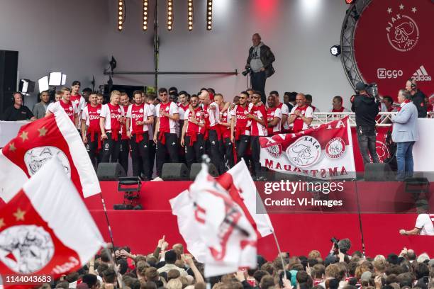 Rasmus Kristensen of Ajax, Joel Veltman of Ajax, Matthijs de Ligt of Ajax, Donny van de Beek of Ajax, David Neres of Ajax, Daley Sinkgraven of Ajax,...