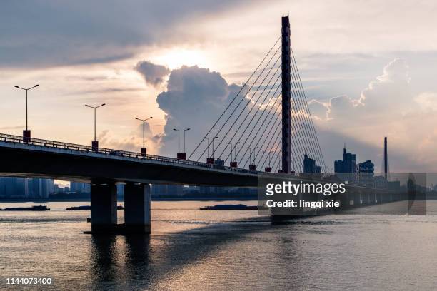 hangzhou qiantang river third bridge scenery - bay bridge fotografías e imágenes de stock