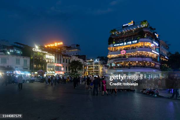 stadsleven in hanoi, vietnam - hanoi night stockfoto's en -beelden