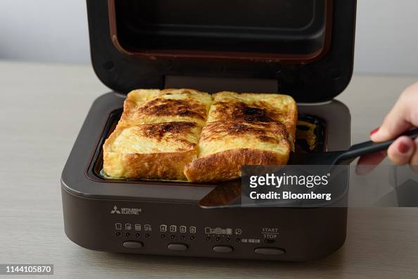 https://media.gettyimages.com/id/1144105870/photo/mitsubishi-electrics-270-toaster-bread-oven.jpg?s=594x594&w=gi&k=20&c=PAN63O6dQP1i-kjjR_zmI_fTcck-gt26nvH6UjcjbZY=