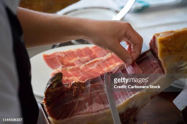 the art of slicing ham - jamón serrano fotografías e imágenes de stock