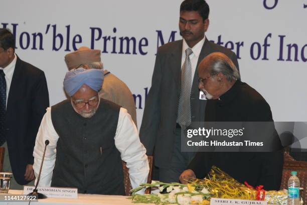 Prime Minister Manmohan Singh with former Prime Minister I. K. Gujral during Bhimsen Sachar Memorial Lecture in New Delhi.