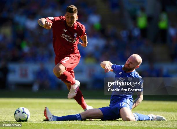 Roberto Firmino of Liverpool evades Aron Gunnarsson of Cardiff City during the Premier League match between Cardiff City and Liverpool FC at Cardiff...