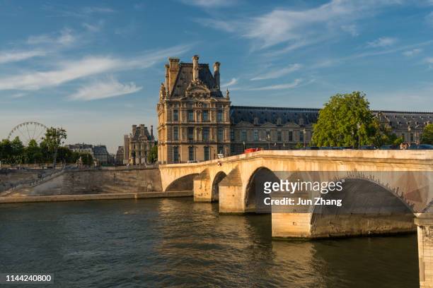 por do sol em pont royal, paris, france - museu do louvre - fotografias e filmes do acervo