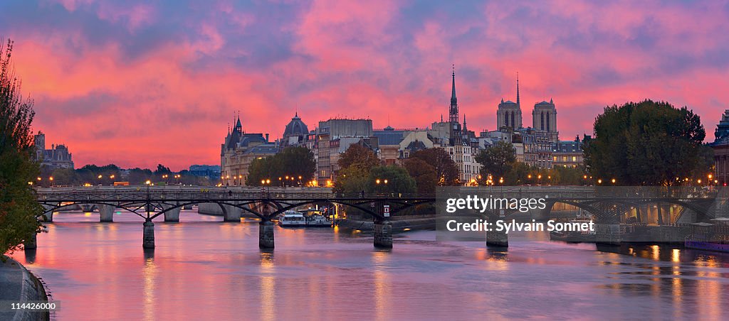 Paris, Ile de la Cite and Pont des arts at Morning