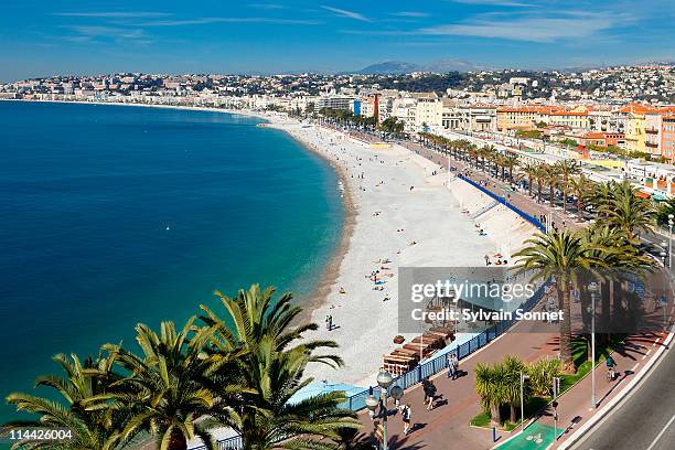 beach and promenade des anglais in nice - nizza foto e immagini stock