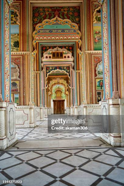 beautiful mughal architecture patrika gate near city jaipur rajasthan india - jaipur city palace stock pictures, royalty-free photos & images