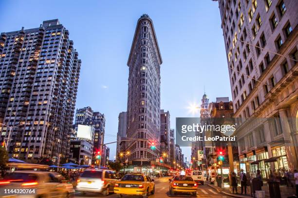 flatiron building in midtown new york at dusk - flatiron building stock pictures, royalty-free photos & images